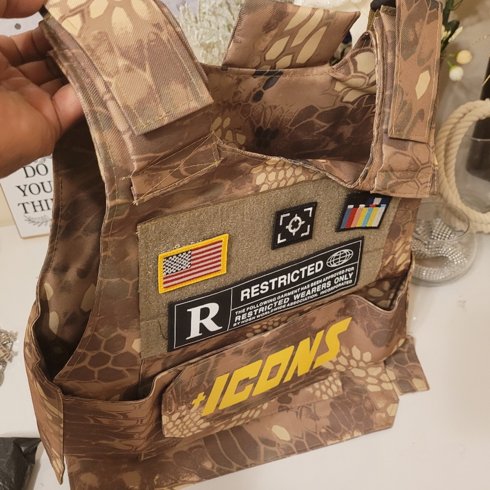 Vest - Picture 5 of 8